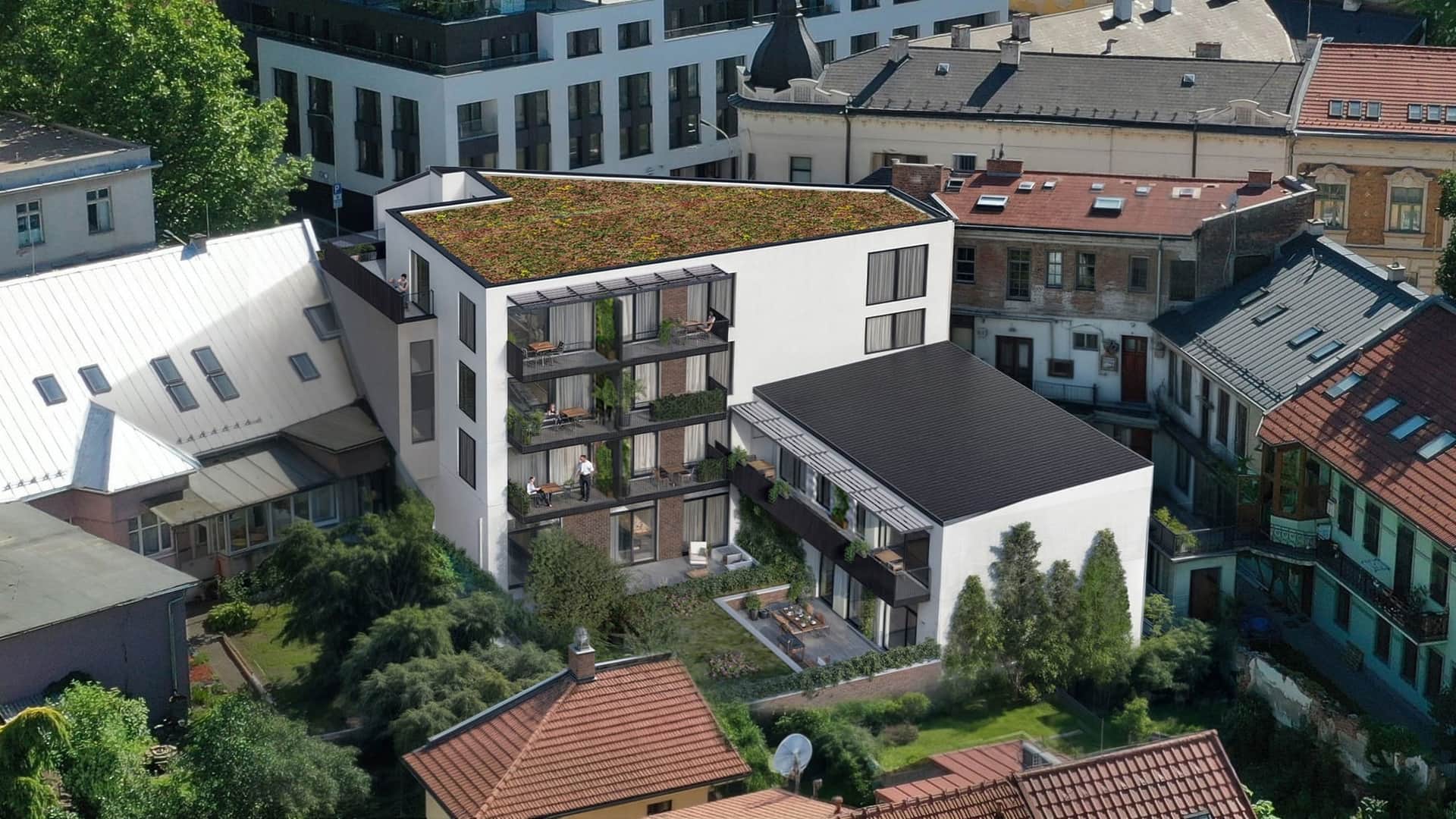 Pohľad na Prestige Residence zhora: zelená strecha, terasy a vnútroblok medzi historickými domami